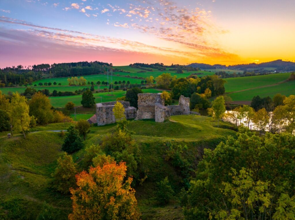 Jižní Čechy zažily velmi úspěšnou turistickou sezónu: Letní návštěvnost drží čísla z minulého roku